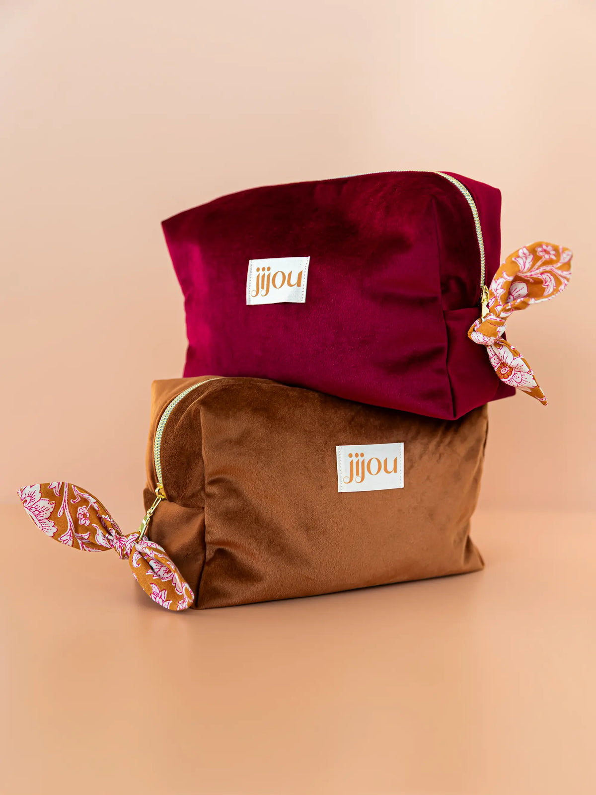 deux Grandes trousses de toilette femme en velours couleur écureuil et bordeaux Jijou – édition limitée