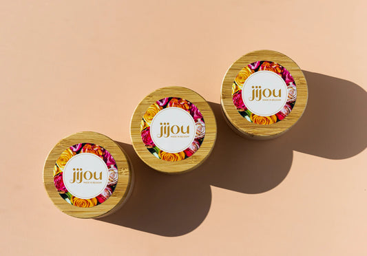 Trois pots en verre de déodorant fraicheur
