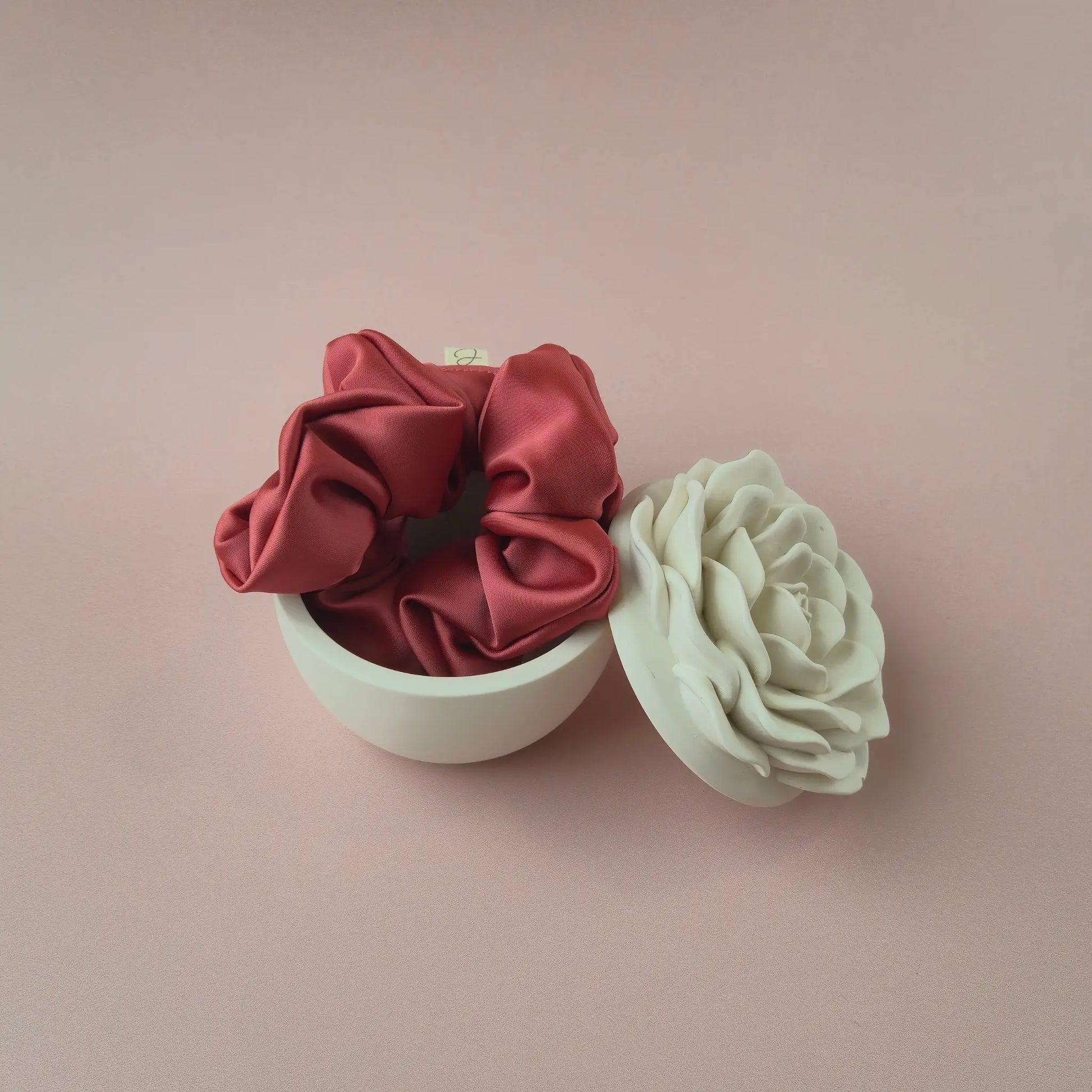 Chouchou en satin fait main (3 coloris) JIJOU®