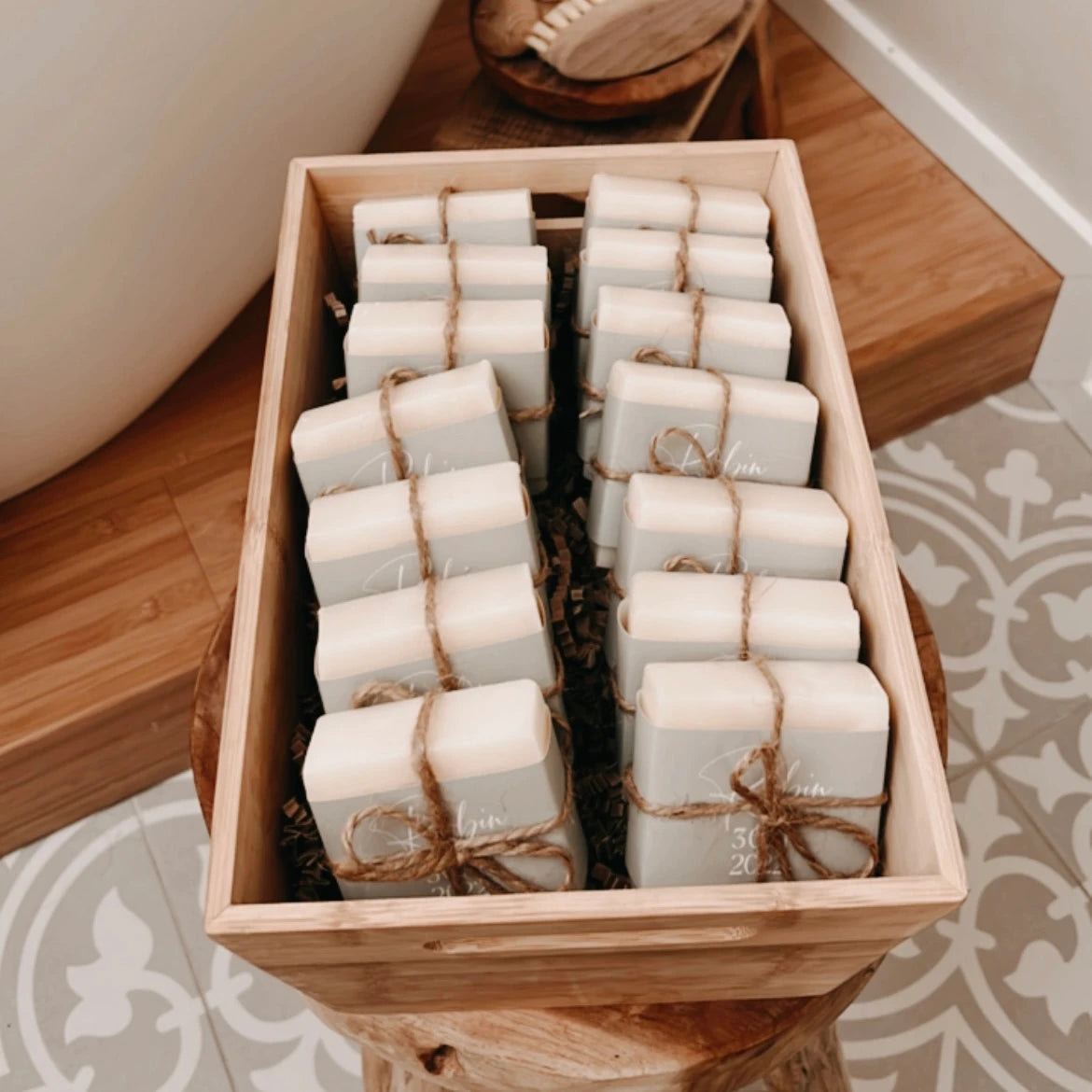 Cadeau personnalisé prénom, date, couleur, logo pour mariage, baptême, fête entreprise, HORECA / Savon personnalisé saponifié à froid juliette. Natural Cosmetics Belgique Luxembourg