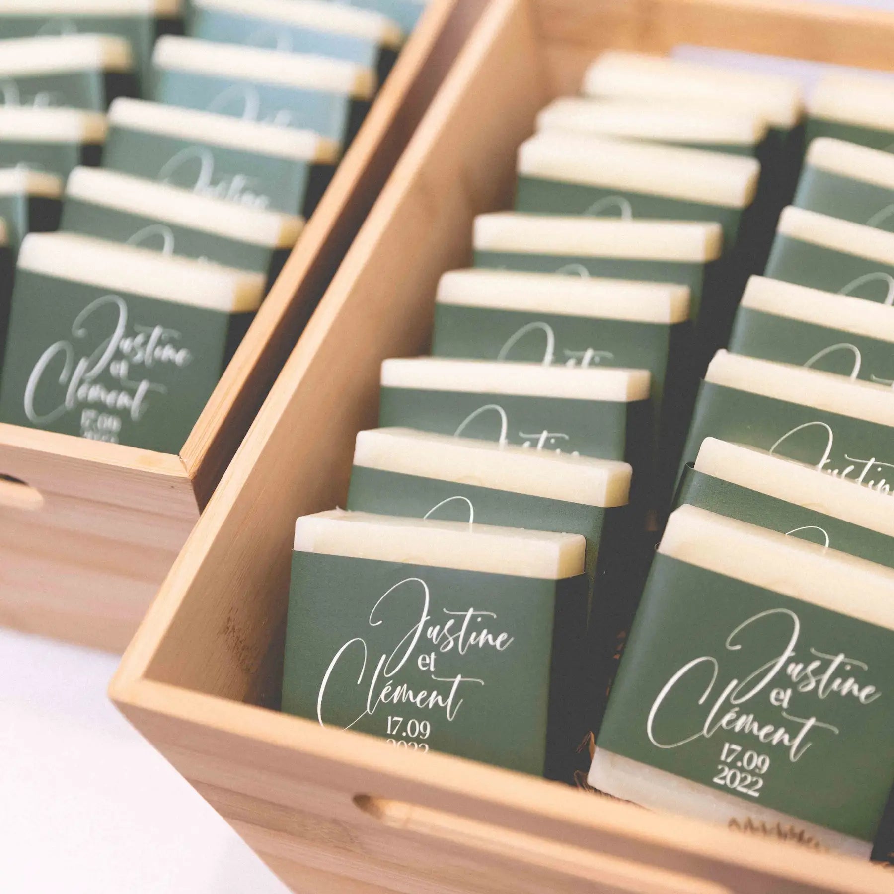 Cadeau personnalisé prénom, date, couleur, logo pour mariage, baptême, fête entreprise, HORECA / Savon personnalisé saponifié à froid juliette. Natural Cosmetics Belgique Luxembourg