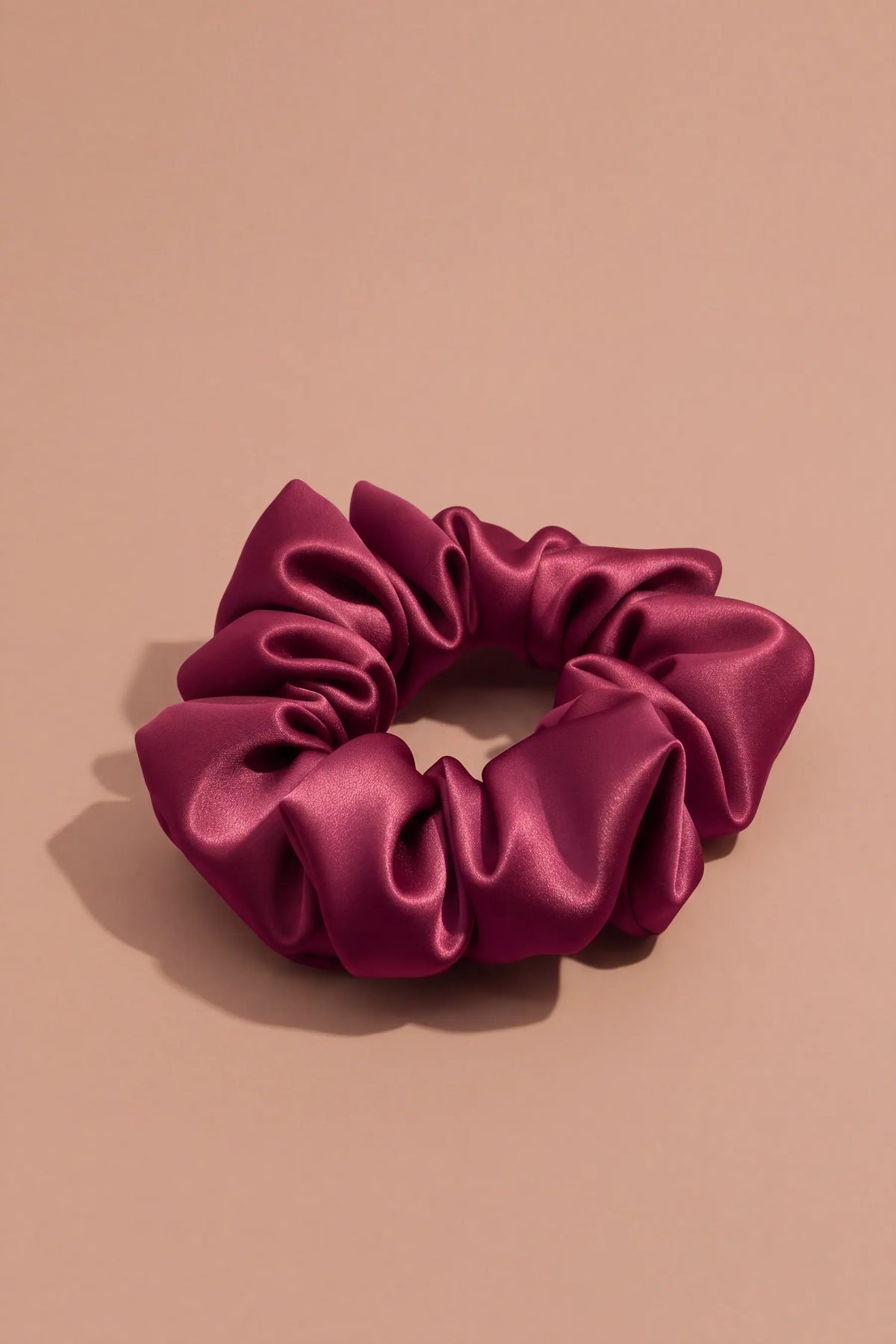Chouchou en satin fait main framboise prune bordeaux (8 coloris) JIJOU® - idée coiffure mariage