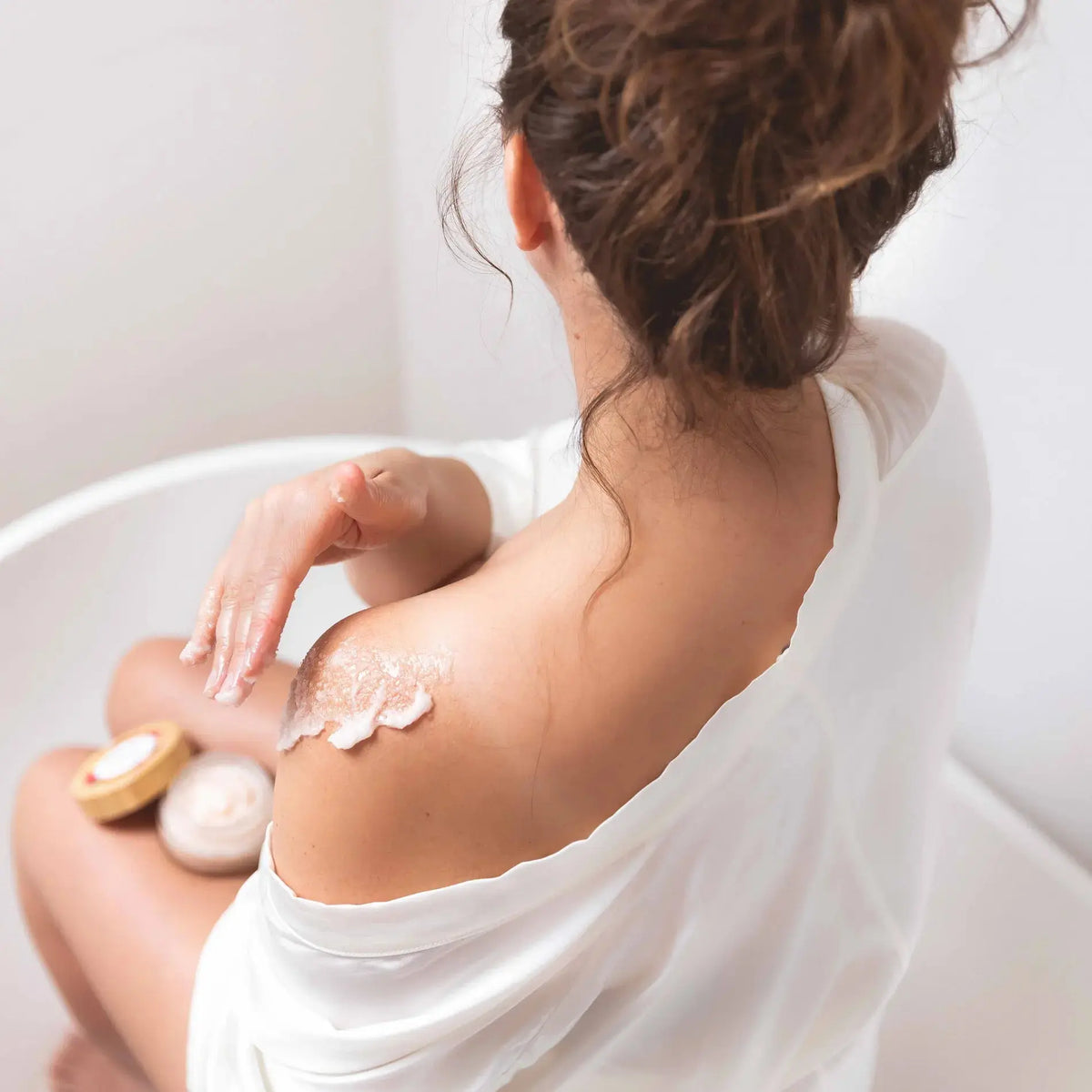 Gommage visage et corps naturel bio JIJOU : exfoliant, scrub - Gommage Eclat et Douceur • Cosmétiques belges