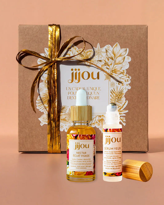 Coffret cadeau Visage Éclat Jijou avec :
Nectar Éclat Visage et Sérum Yeux Défatiguant à la caféine à l’acide hyaluronique et à la niacinamide
