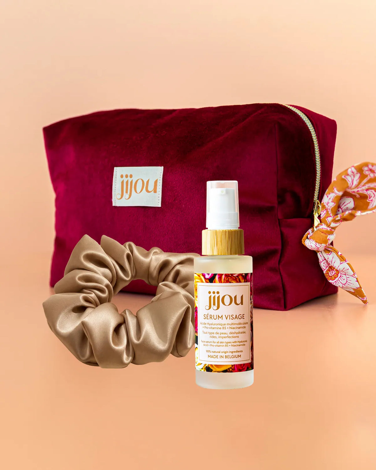 Trousse cadeau Pétillante Jijou avec chouchou en satin et Sérum Visage à l’acide hyaluronique à la niacinamide et à la provitamine B5