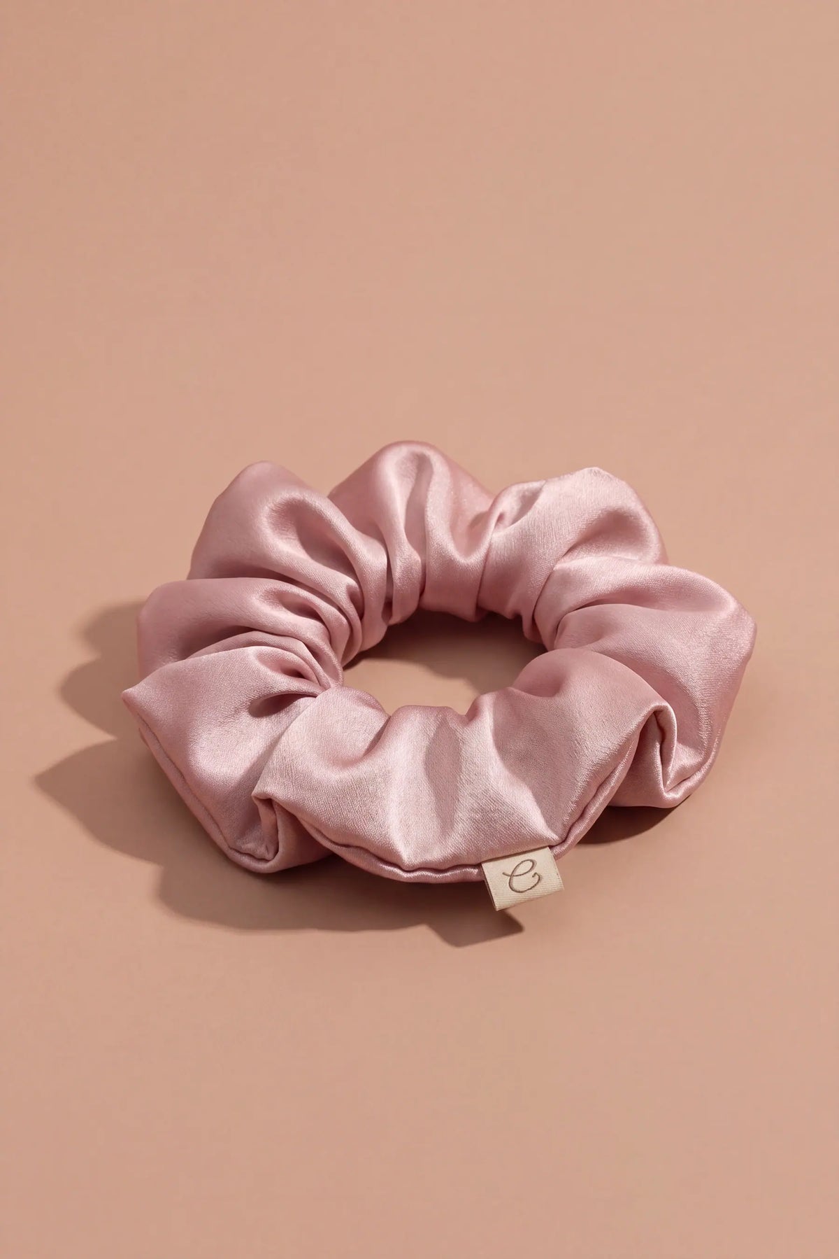 Chouchou en satin fait main rose nude (8 coloris) JIJOU® - idée coiffure mariage