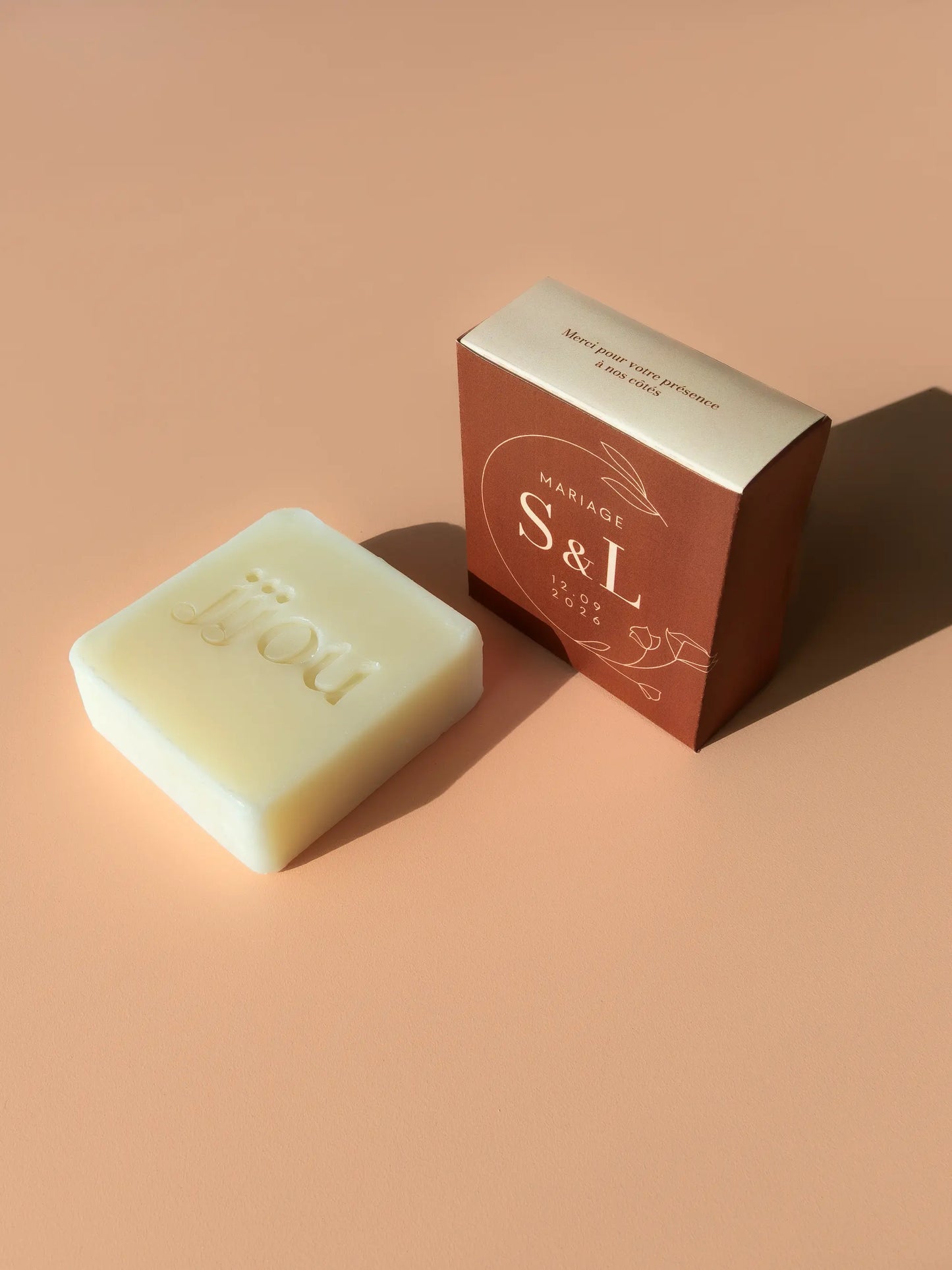 Idée cadeau personnalisé invités mariage : Savon personnalisé JIJOU® Belgique France Luxembourg terracotta beige